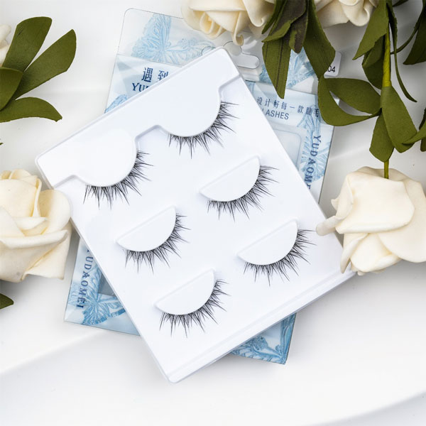 Dosezite popoln videz anime s trepalnicami Clear Band Manga Lashes