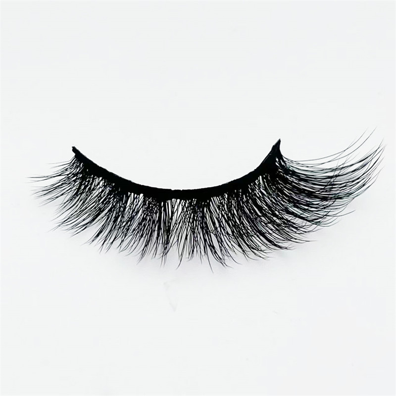 Udobne umetne trepalnice Wispy